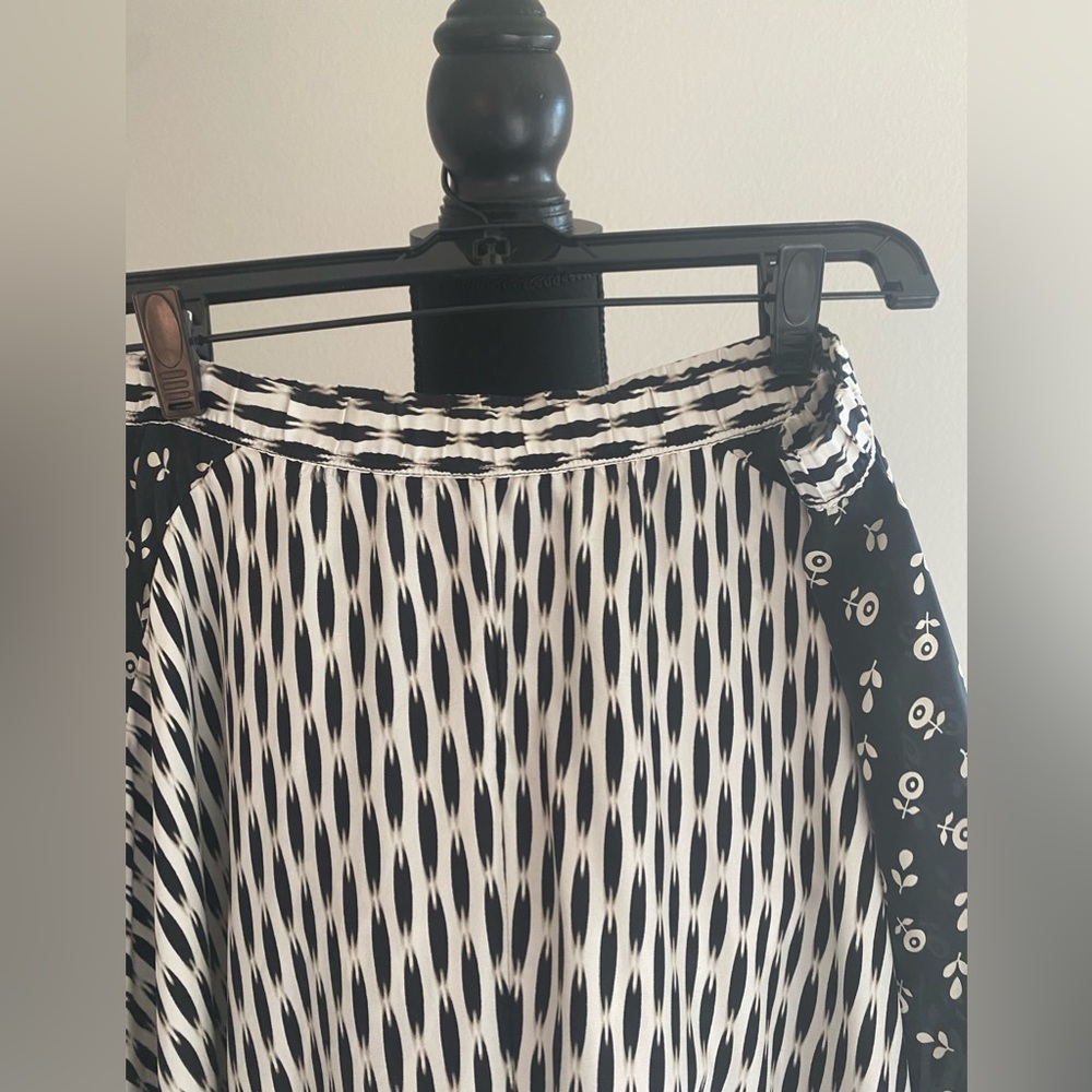 NWT DKNY pure high/low lightweight skirt. Black white  flowy size small